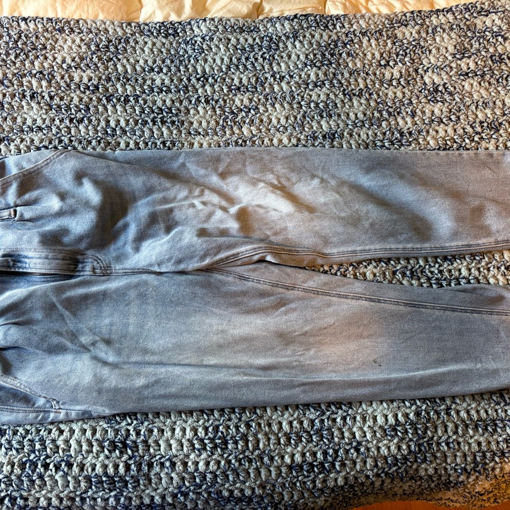 American Eagle Light Wash Denim Jeans